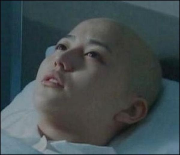 おでこを出している芸能人の画像を貼るトピ
