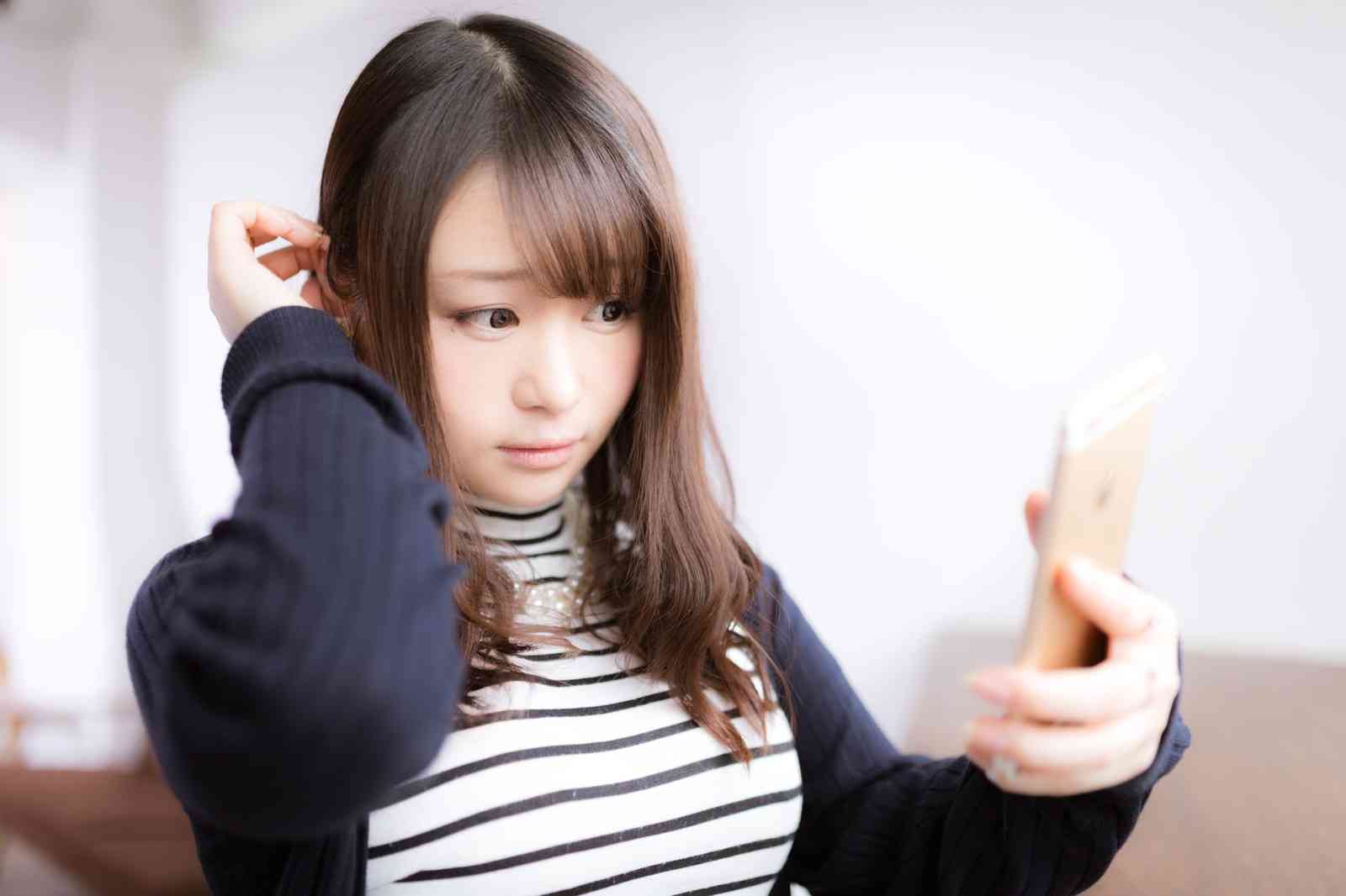 「本当はブラジャーつけたくない」派の女子4割！ノーブラがいい理由 - Woman Insight | 雑誌の枠を超えたモデル・ファッション情報発信サイト