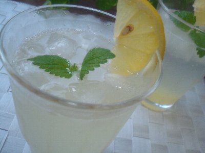 冷たい飲み物の画像を貼って涼みましょう