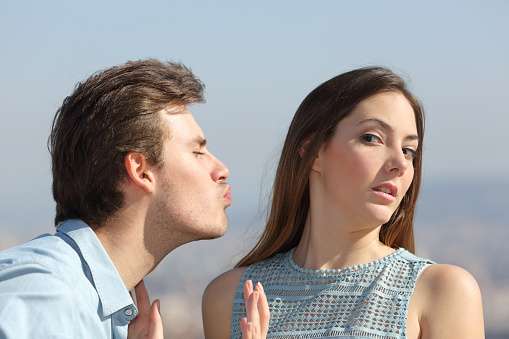 【彼氏とのキスが気持ち悪い！？】潔癖症な彼女の驚愕の真実｜JOOY [ジョーイ]