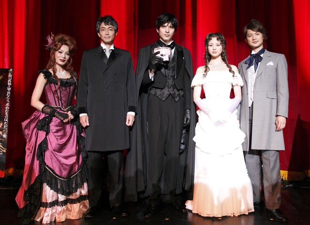城田優、兄弟姉妹5人の全員集合ショットを公開　妹の誕生日を家族でお祝い