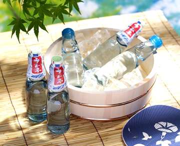 冷たい飲み物の画像を貼って涼みましょう