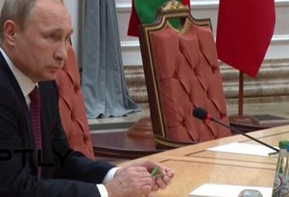  【画像】プーチン大統領、「子供の日」式典で子供を撫でたら子供が号泣