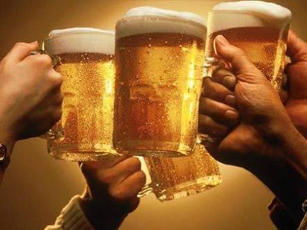 昼間から酒を飲む母親「ビールクズママ」はあり？なし？