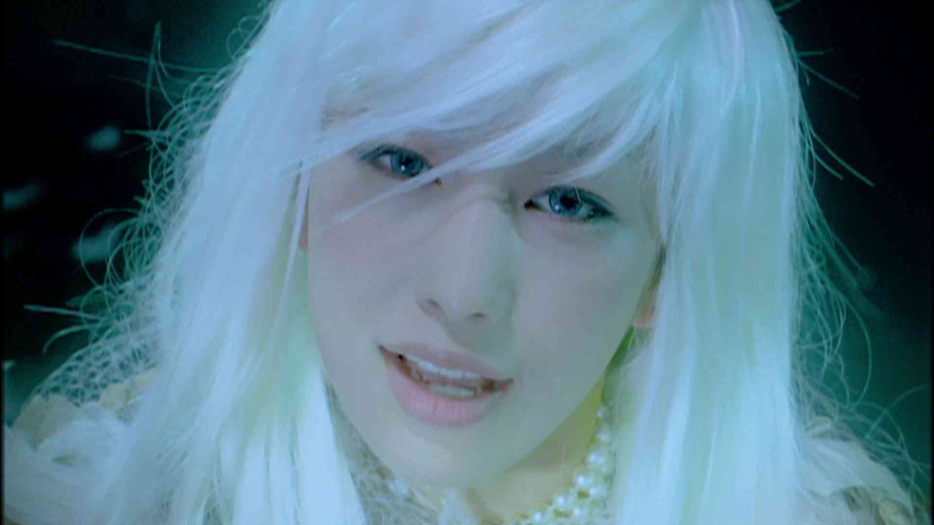 中島美嘉、オフの日でもアイメイクは手を抜かず