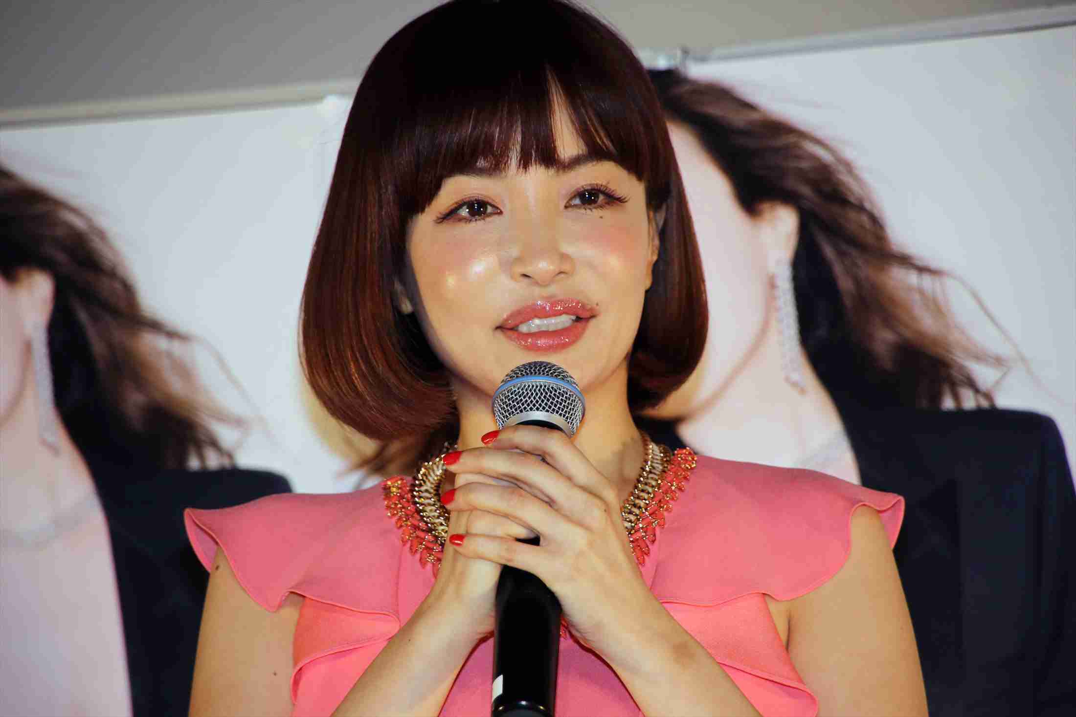 蛯原友里「息子が一番」すっかりママの顔
