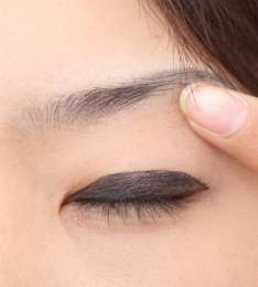 逆効果です！奥二重さんの「目が小さく見える」アイラインのNG3つ 