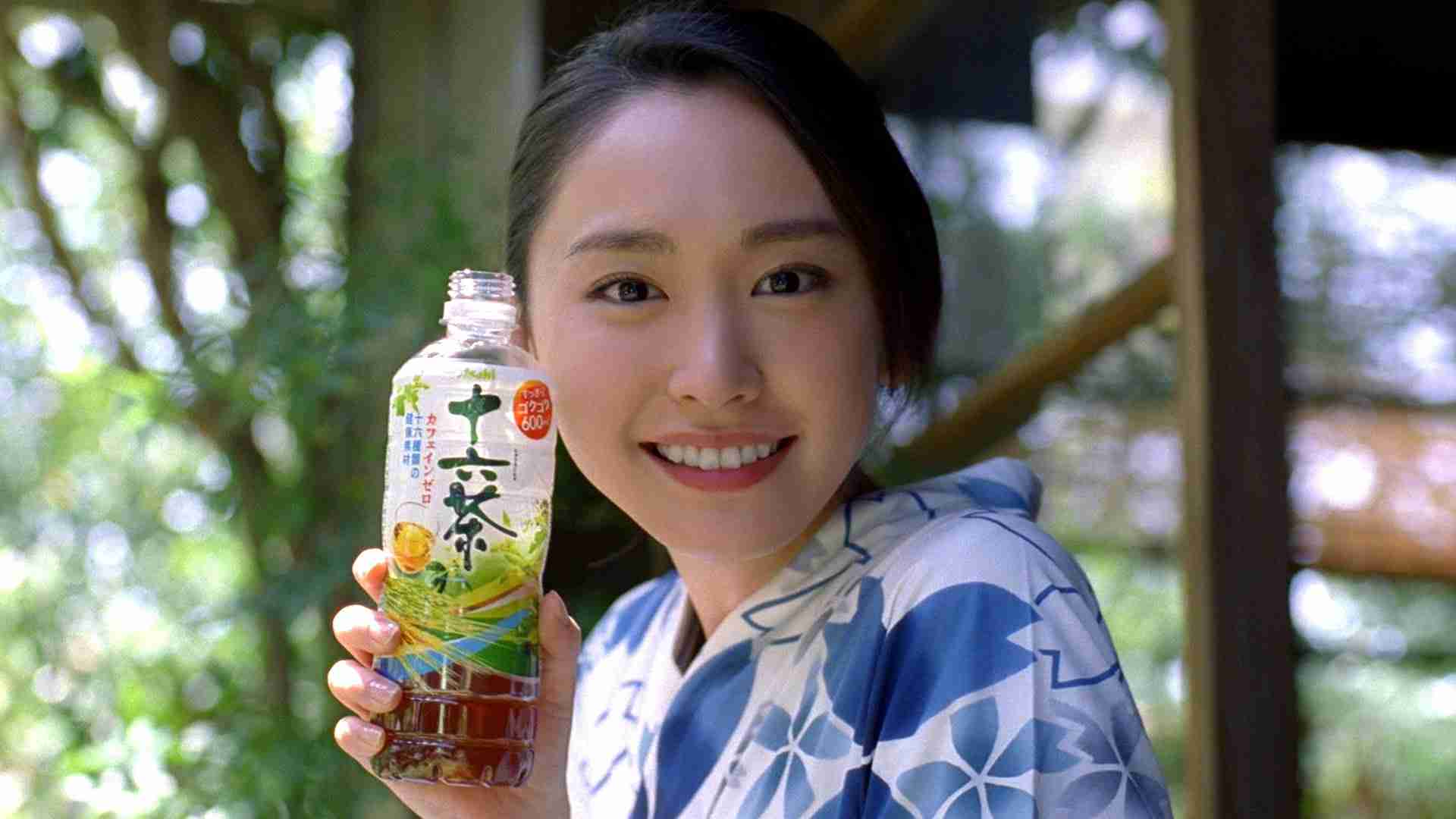 おでこを出している芸能人の画像を貼るトピ