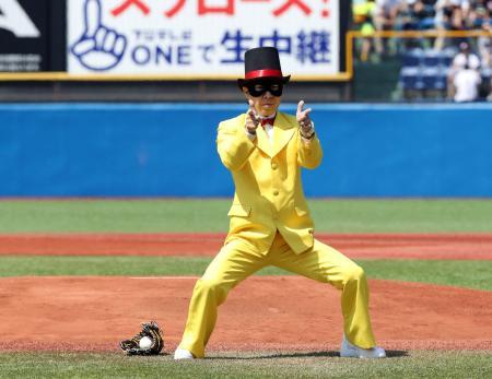 ベッキー先輩ダンディ坂野始球式！新ネタ「ゲッス」 （日刊スポーツ） - Yahoo!ニュース