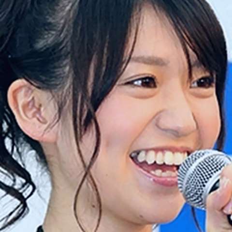 少し歯並びの悪い人〜！！