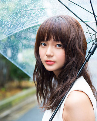 黒木華、初写真集でウエディングドレス披露「喜んでいただければ」