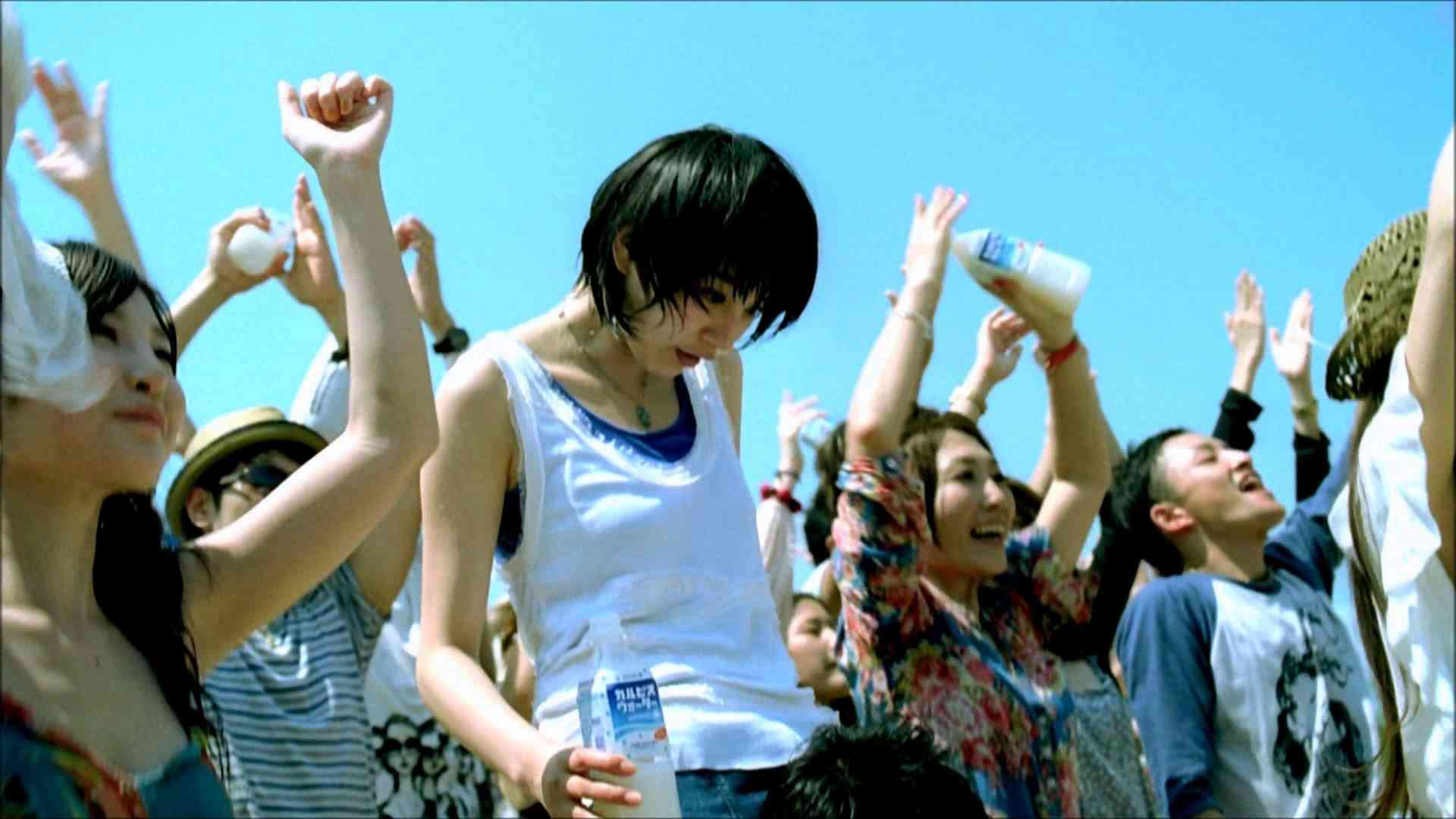 カルピス 全力の君に「海の家ライブ」能年玲奈 森崎ウィン - YouTube