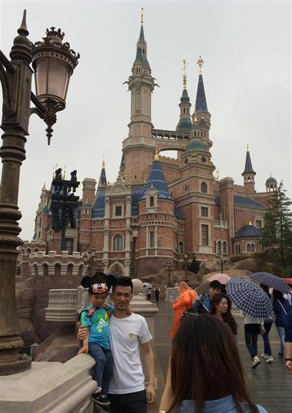 【上海ディズニー】家族そろって列に割り込み、ニセ入場券、乱雑で適当なランチ…試験営業ではトラブル続き　開園まで１週間　「夢と魔法の国」は波乱含み　（1/3ページ） - 産経ニュース