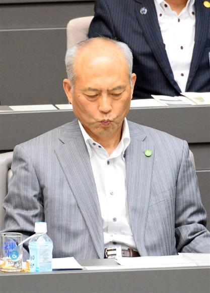 舛添氏追及・都議会一般質問（８）政党交付金で「巧みな迂回決済」　指摘にも「迂回させていない」とかわす：イザ！