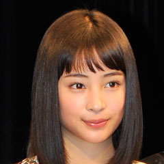 “奇跡の45歳”永作博美にCM共演の22歳・新木優子よりも「かわいい」の声
