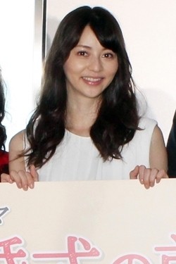 “奇跡の45歳”永作博美にCM共演の22歳・新木優子よりも「かわいい」の声