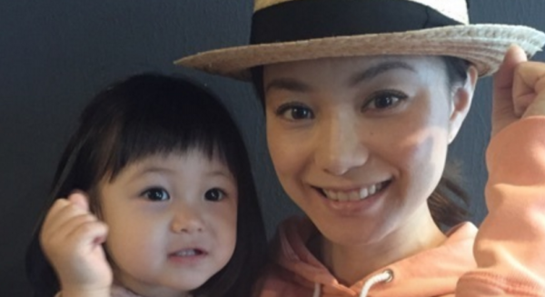 娘のイヤイヤ期に困惑。蛯原英里さんが子育てで”使わなくなった言葉”に賞賛の嵐。 - Spotlight (スポットライト)