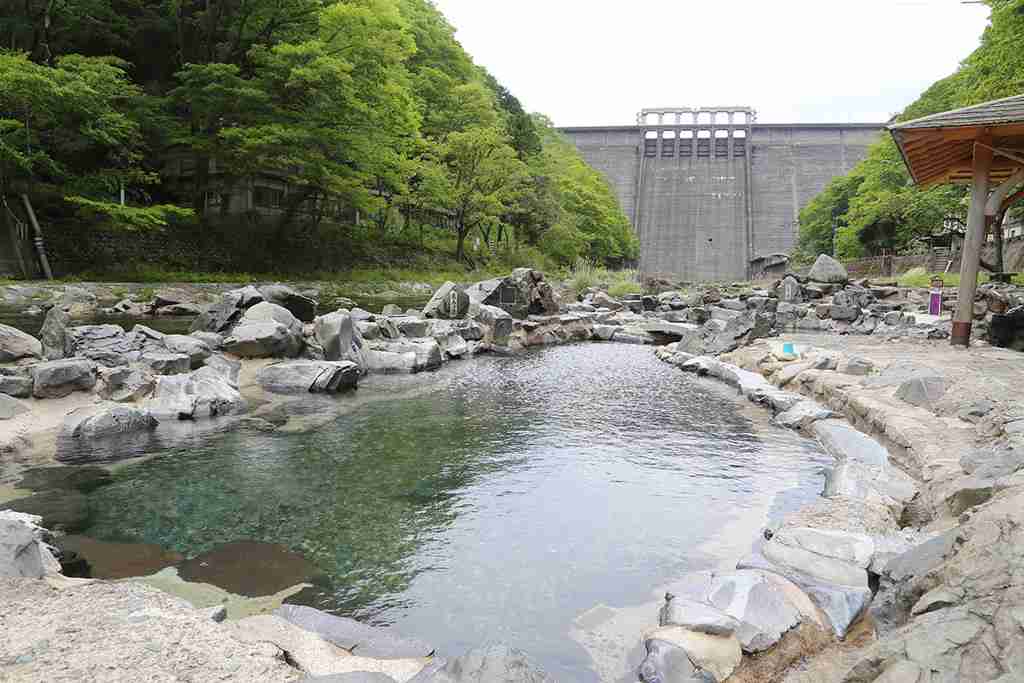 「露天風呂の日」無料入浴、客のマナー悪化などで終了 岡山・湯原温泉 26日が最後　