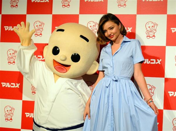 ミランダ・カーさん、みそ汁つくってPR マルコメが発表会