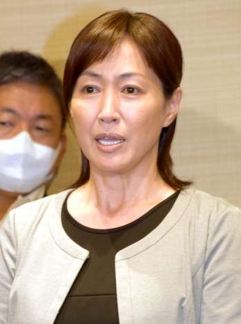 高島礼子が会見　夫逮捕で涙の謝罪　薬物使用は知らず「冗談かと…」