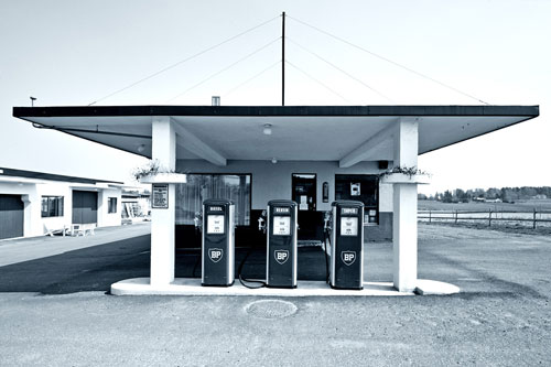 20年連続減少！地方都市でガソリンスタンド激減する2つの理由とは？