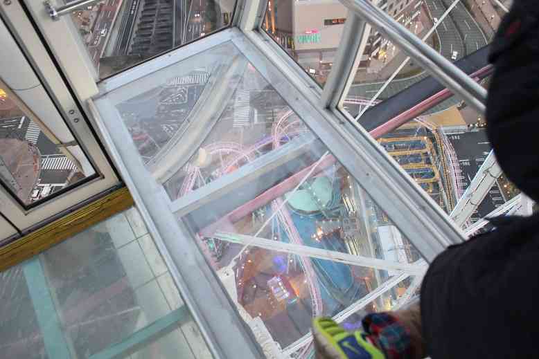 高さ123ｍ！足元透け透け…日本一の観覧車、大阪・吹田 