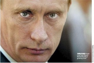  【画像】プーチン大統領、「子供の日」式典で子供を撫でたら子供が号泣