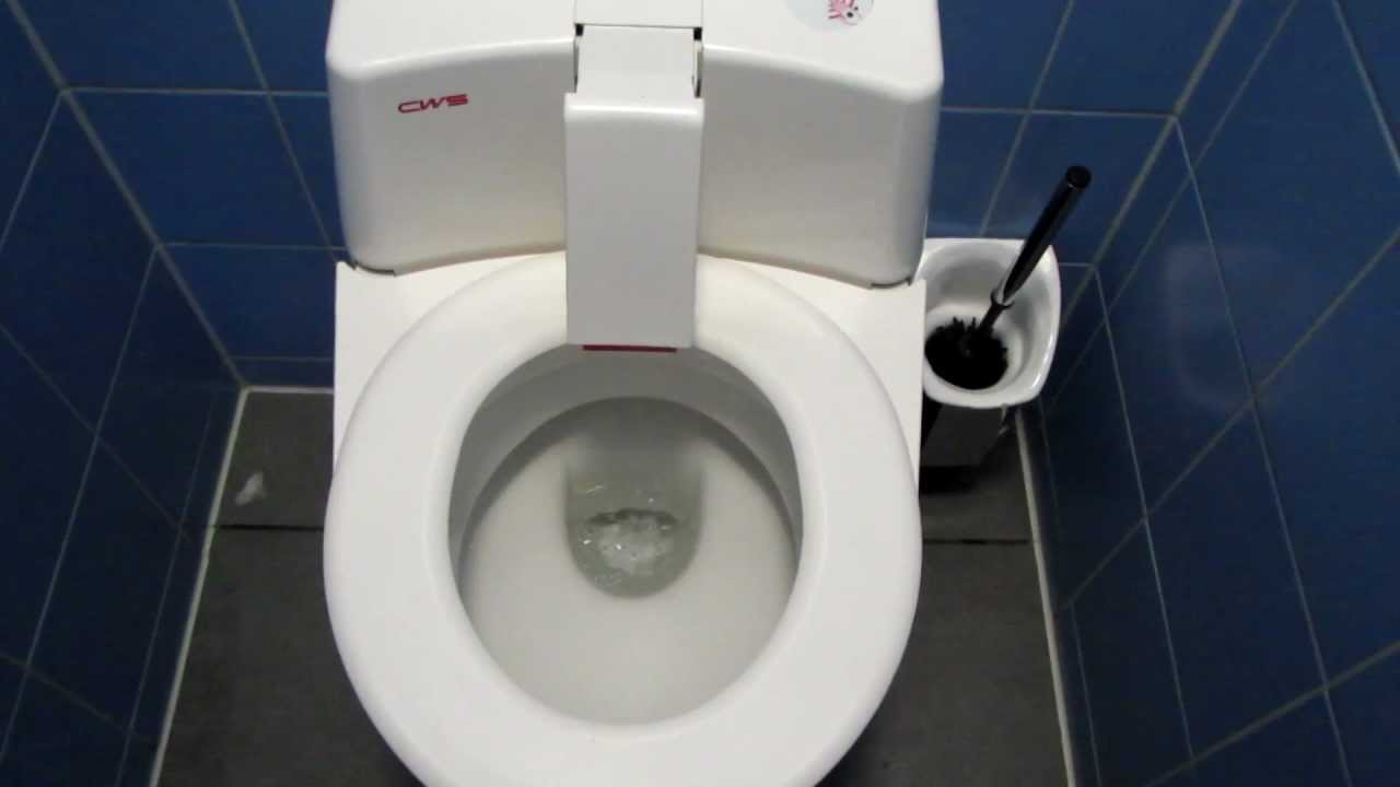 ドイツの便座を綺麗にするトイレ - YouTube