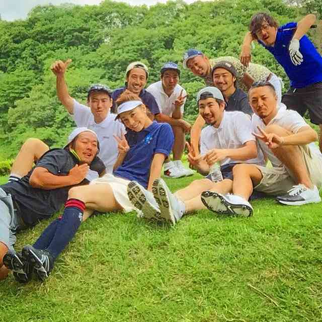 小島よしお、妻とのツーショット写真を公開