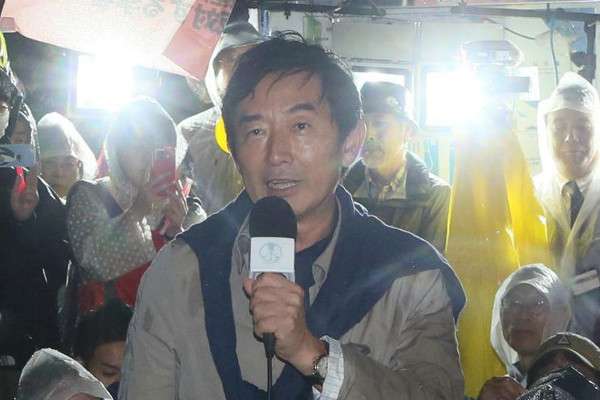 NEWS・加藤シゲアキが「SEALDs」へ「賛同」表明、アイドルの「政治的発言」にファンの反応は...