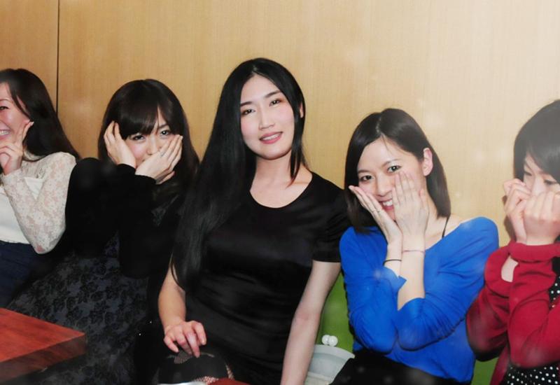 峰なゆか肉食女子会の全貌をレポ！黙ってても寄ってくる男は3段階レベルが低い（4ページ目） ｜AM
