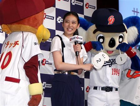 球団マスコットと選手がじゃれてる画像下さい！