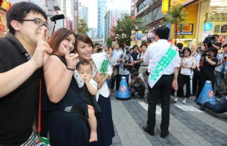 今井絵理子氏“初仕事”　増田氏応援もまるで握手会か撮影会 （スポニチアネックス） - Yahoo!ニュース