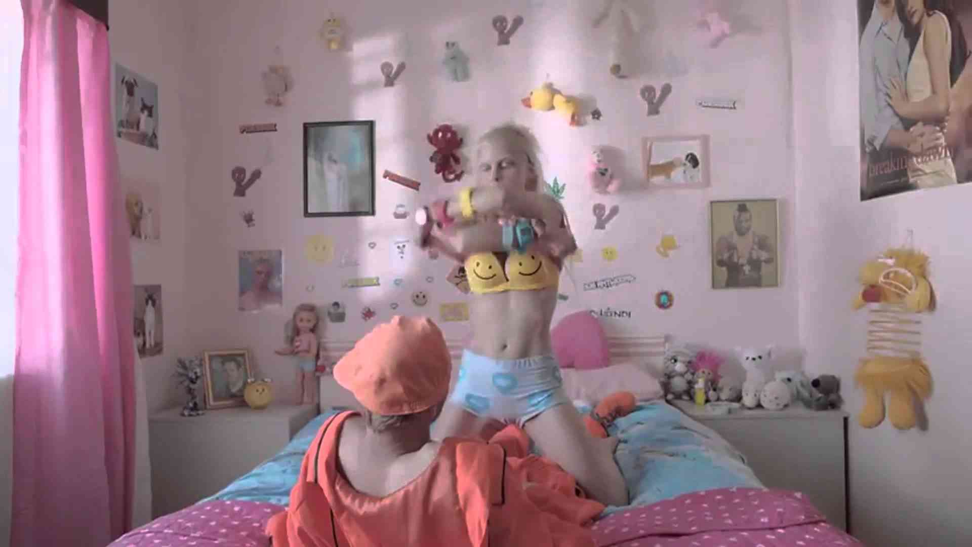 DIE ANTWOORD - BABY'S ON FIRE (OFFICIAL) - YouTube - YouTube