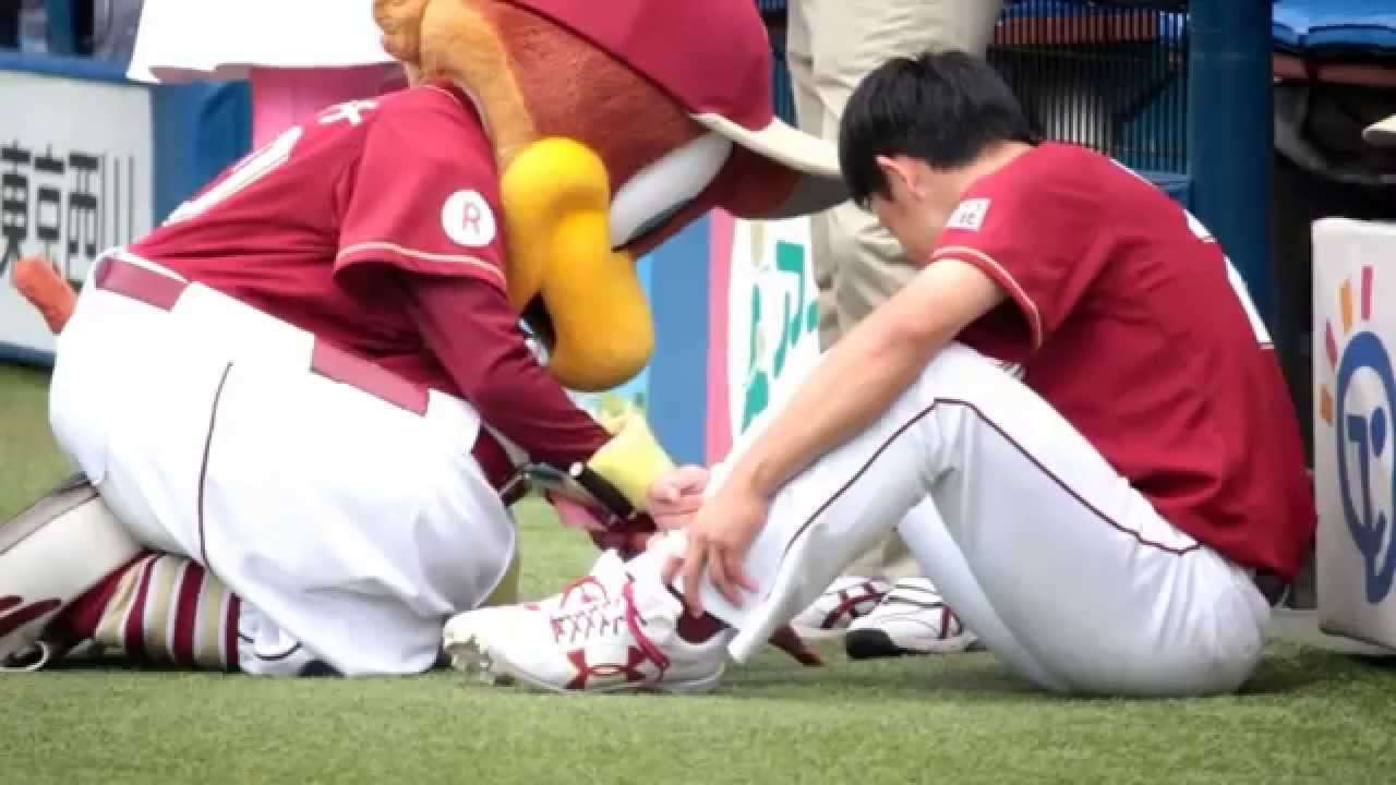 球団マスコットと選手がじゃれてる画像下さい！