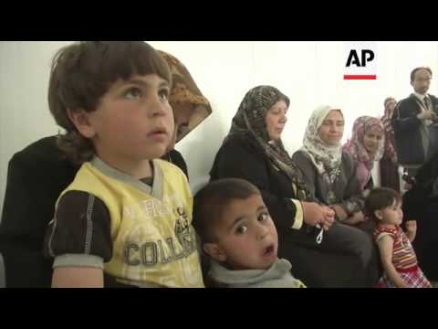 Japanese MP visiting Syrian refugees in camps - YouTube