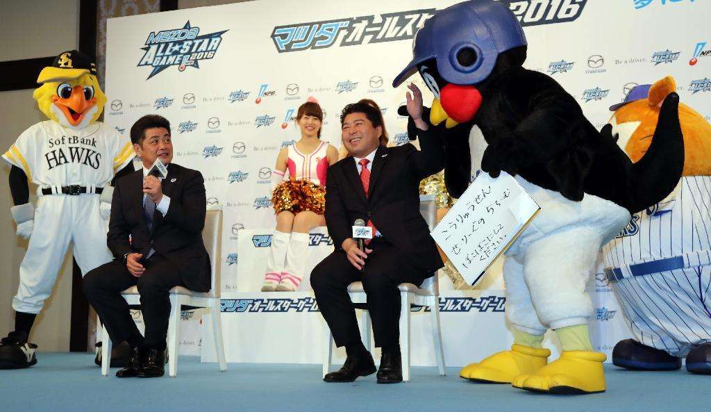 球団マスコットと選手がじゃれてる画像下さい！