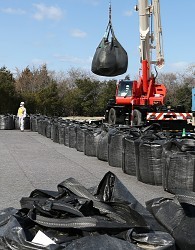 原発汚染土「8000ベクレル以下」なら再利用を決定