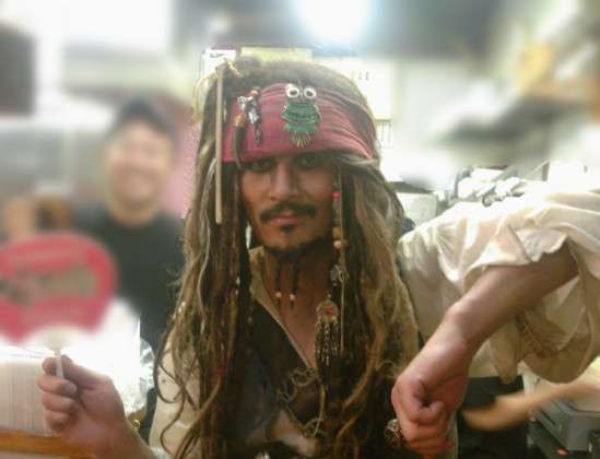 「高円寺のジャック・スパロウ」仮装男性、はねられ死亡