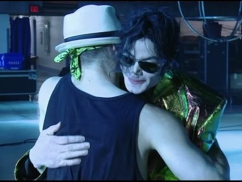 Michael Jackson's hug - L'abbraccio di Michael Jackson - YouTube