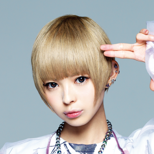 セクシータレント 紗倉まなの金髪ショートに反響「かわいすぎるー！」「きゃわわ」