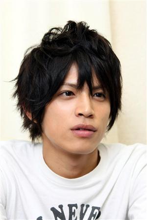石原さとみの美しすぎるアップ、美肌にグッと迫るため息モノの一枚。