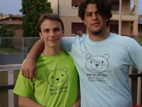 変なTシャツ画像ください！