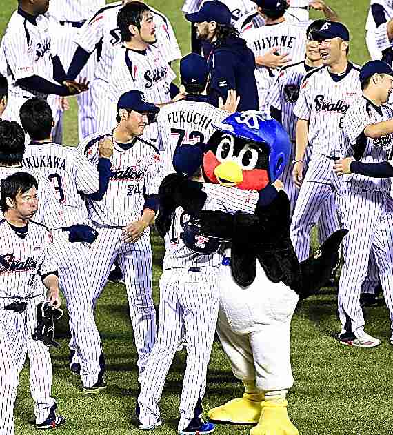 つば九郎、選手見守り２２年　ヤクルトで唯一４度Ｖ　プロ野球：朝日新聞デジタル