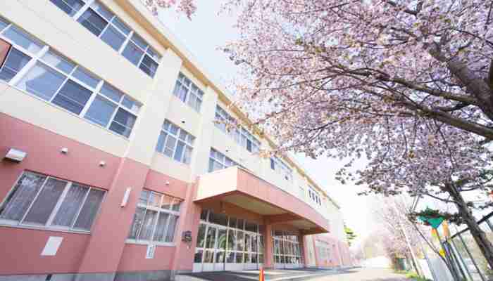 今の小学校、いじめ対策でアダ名がなくなりつつある…「苗字+さん」を推奨