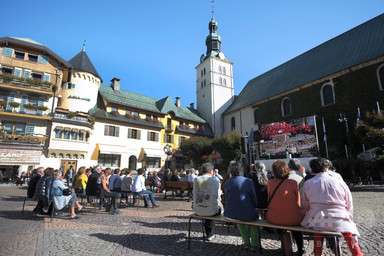 肌の露出に激怒？ モロッコ人の男、女性4人刺す 仏アルプス　写真1枚　国際ニュース：AFPBB News