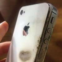 【 スマホ が 爆発 】携帯機器の電池が爆発。なぜ ?、気をつけることは ? - NAVER まとめ