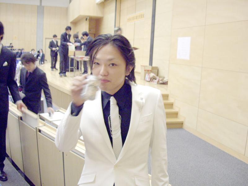 “秒速1億円”実業家の与沢翼氏　モデルの相原麻美と結婚！12月パパに