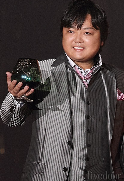 “秒速1億円”実業家の与沢翼氏　モデルの相原麻美と結婚！12月パパに