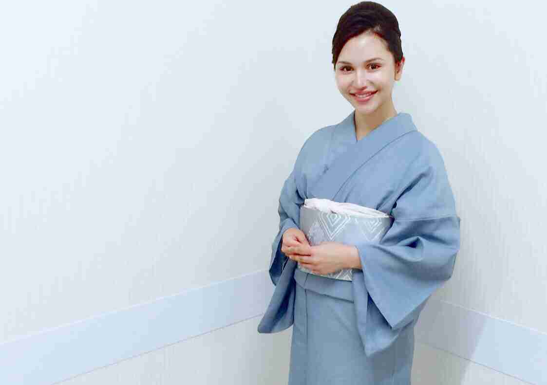 水沢アリー、ミニスカ美脚で視線独占 ファンサービスに黄色い声援